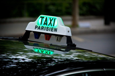 Manifestation de taxis devant le ministère des Transports à Paris ce jeudi