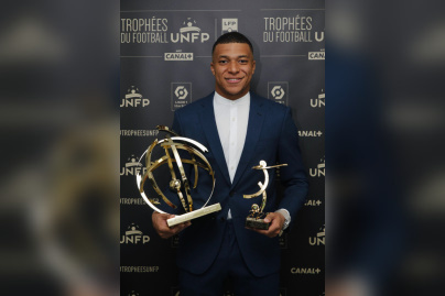 PSG : Kylian Mbappé élu meilleur joueur de la saison en Ligue 1 (Trophée UNFP)