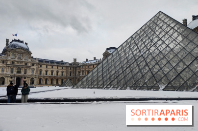 La Neige à Paris - Musée du Louvre pyramide