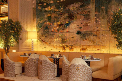 Suelo, table espagnole pour quartier chic