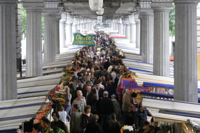 Le marché de Grenelle, le marché du 15e arrondissement sous le métro aérien