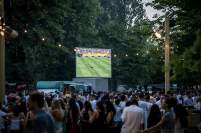 Une fan zone verdoyante à l'Hippodrome ParisLongchamp pour France-Maroc et la demi-finale