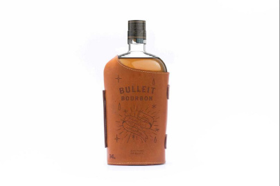 Jean André tatoue l'édition limitée de Bulleit Bourbon