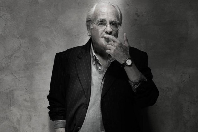 Un écran géant sur le parvis de l'Hôtel de Ville pour rendre hommage à Michel Legrand