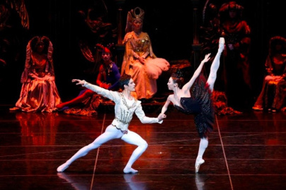 Le Lac des Cygnes par l'Universal Ballet au Palais des Congrès