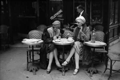 Exposition 'Le Paris de Roger-Viollet' sur les murs de Bercy Village