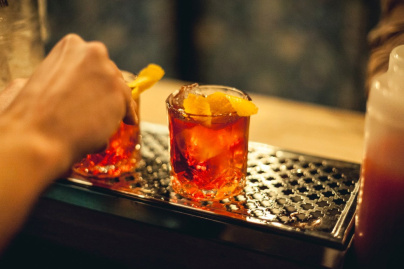 Atelier huitres x cocktails et masterclass photo sur la terrasse OFF Paris Seine x La Mer à Boire