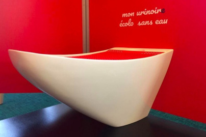 Madame​Pee​ installe ses urinoir​​s féminins à Paris Plages