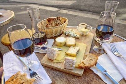 Des paniers de fromages et de vins livrés chez vous