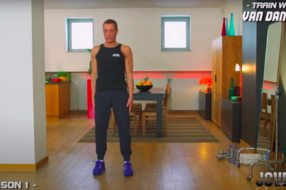 Confinement : Jean-Claude Van Damme donne des cours de sport en vidéo
