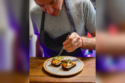 La recette de la tartine carotte, feta et miel d'Antonin Bonnet, chef de Quinsou