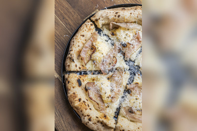 Une pizza carbonara chez Popine pour le Carbonara Day 2021