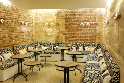 Fary ouvre son comedy-club, Madame Sarfati 