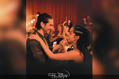 François Civil und Lyna Khoudri in Une Zone à Défendre, dem ersten