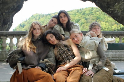 Les créations des étudiants de l'école de mode ESMOD à vendre dans un concept store à Paris