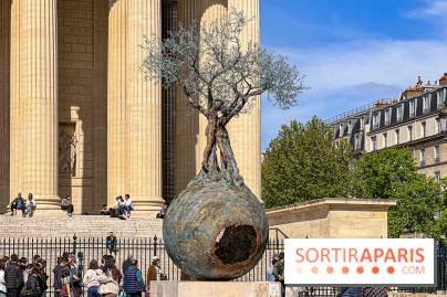 Exposition en plein air des œuvres monumentales d'Andrea Roggi, quartier Faubourg Saint-Honoré