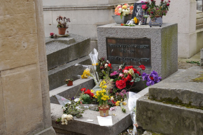 Paris : plus de 30 ans après, le buste de la tombe de Jim Morrison retrouvé par hasard