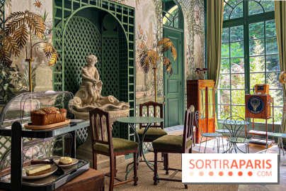 Le Café des Rêves du Grand Hôtel des Rêves : un café et son jardin secret dans un décor de théâtre