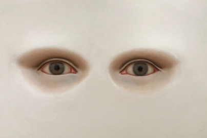 Serena Carone : une exposition dans un monde de faïence et de faux-semblants à la galerie Perrotin