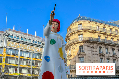 La gigantesque Yayoi Kusama devant le siège de Louis Vuitton, en face de la Samaritaine