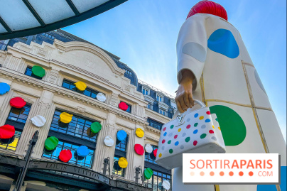 La gigantesque Yayoi Kusama devant le siège de Louis Vuitton, face à la Samaritaine
