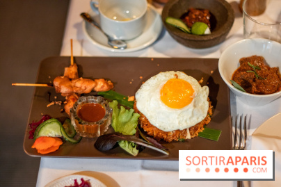 Djakarta-Bali : nasi goreng special (riz sauté à l'indonésienne et saté ayam)