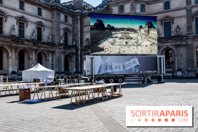 JR investit la place de la Pyramide du Louvre pour ses 30 ans
