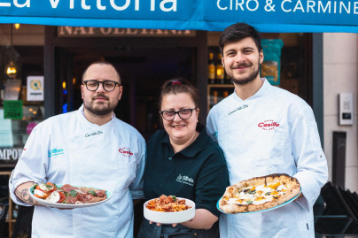 Pizza napolitaine de compétition à la pizzeria La Vittoria dans le marais