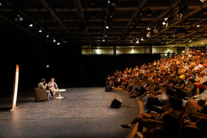 Mot pour Mots 2025, le festival littéraire gratuit à La Grande Halle de La Villette