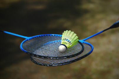 Du badminton dans le noir : la soirée ludique et sportive à Eaubonne