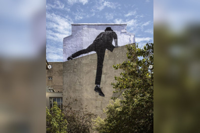 JR dévoile un nouveau trompe-l'œil monumental boulevard Saint-Germain