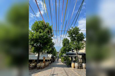 Bercy Village fête l'été et la liberté chérie avec une installation d'Anne-Flore Cabanis