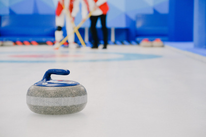 Sport insolite : où faire du curling à Paris ?