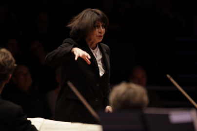 Claire Gibault, une cheffe d'orchestre engagée, les photos