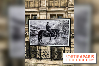 Parisiennes, l'exposition photos de Nikos Aliagas sur les grilles de l'Hôtel de Ville