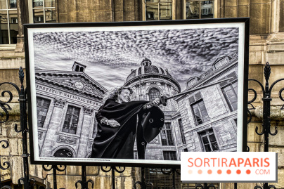 Parisiennes, l'exposition photos de Nikos Aliagas sur les grilles de l'Hôtel de Ville