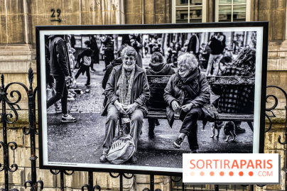 Parisiennes, l'exposition photos de Nikos Aliagas sur les grilles de l'Hôtel de Ville