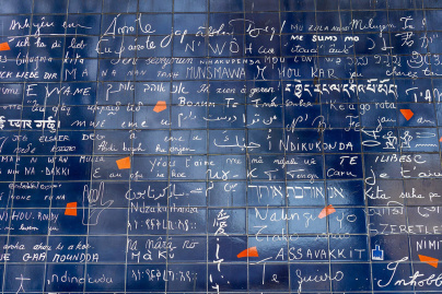 Paris : découvrez la belle histoire du Mur des Je t'aime, à Montmartre