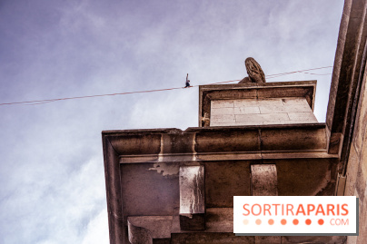 Le Funambule Nathan Paulin traverse le Trocadéro de la Tour Eiffel au Théâtre Chaillot