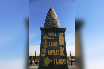 astérix exposition urbaine : "les gaulois envahissent Lutèce". 50 ans Astérix