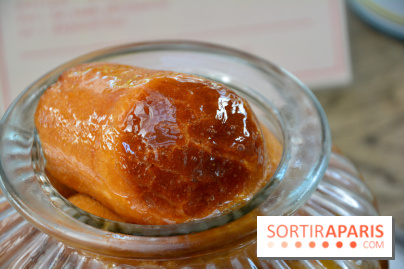 Un bar à glaces et un dessert dans un train de la Félicita