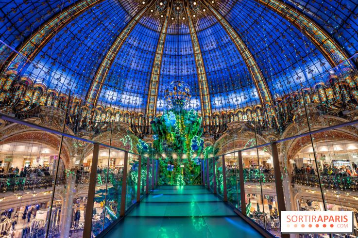 Les vitrines et sapin de Noël des Galeries Lafayette 2022