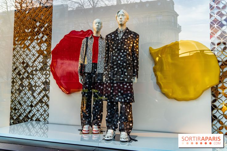 Yayoi Kusama chez Louis Vuitton sur les Champs-Elysées - photos 