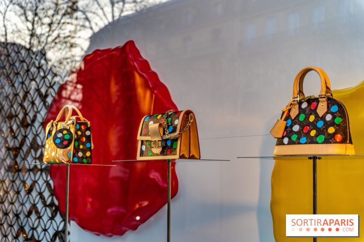 Yayoi Kusama chez Louis Vuitton sur les Champs-Elysées - photos 