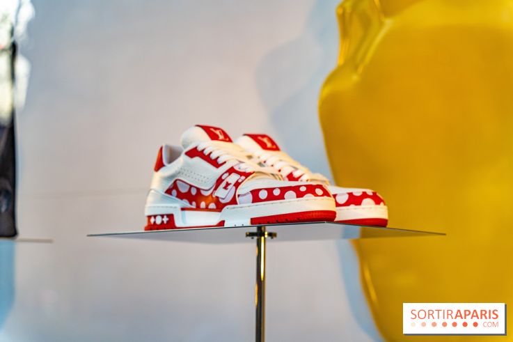 Yayoi Kusama chez Louis Vuitton sur les Champs-Elysées - photos 