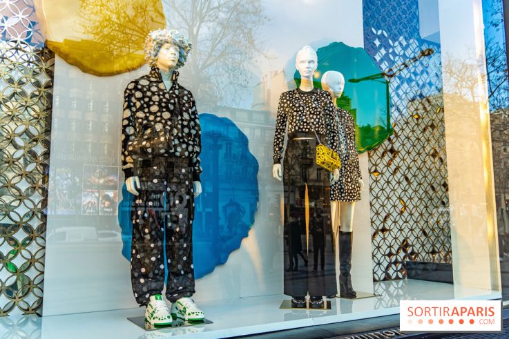 Yayoi Kusama chez Louis Vuitton sur les Champs-Elysées - photos 