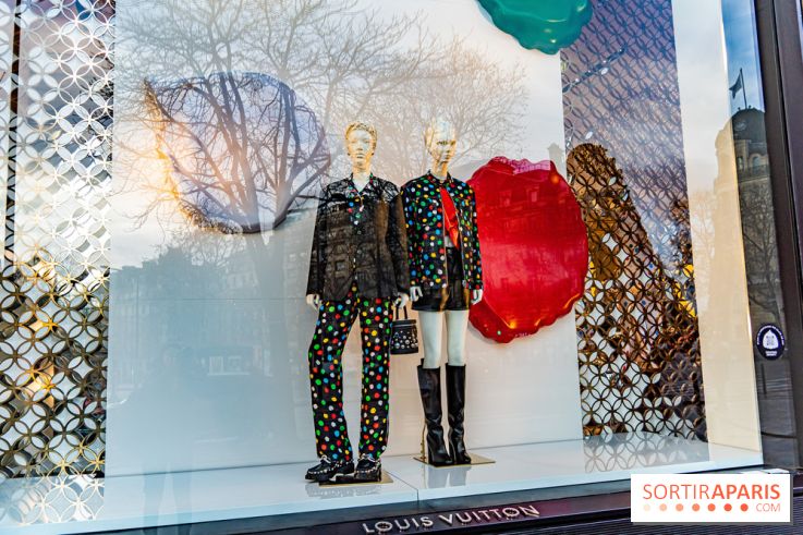 Yayoi Kusama chez Louis Vuitton sur les Champs-Elysées - photos 