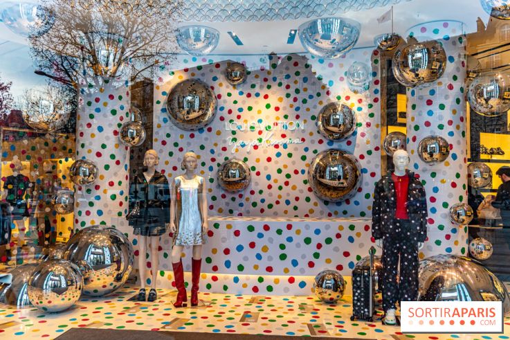 Yayoi Kusama chez Louis Vuitton sur les Champs-Elysées - photos 