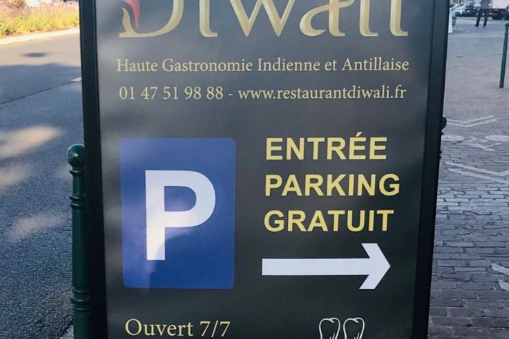 Le Diwali invite Didier Couturier pour une soirée franco-indienne  - Parking