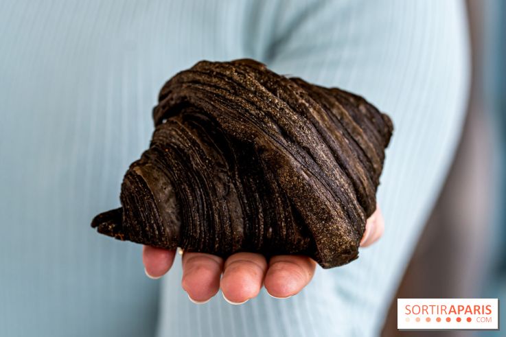 Bara boulangerie - pâtisserie à Paris - croissant au charbon